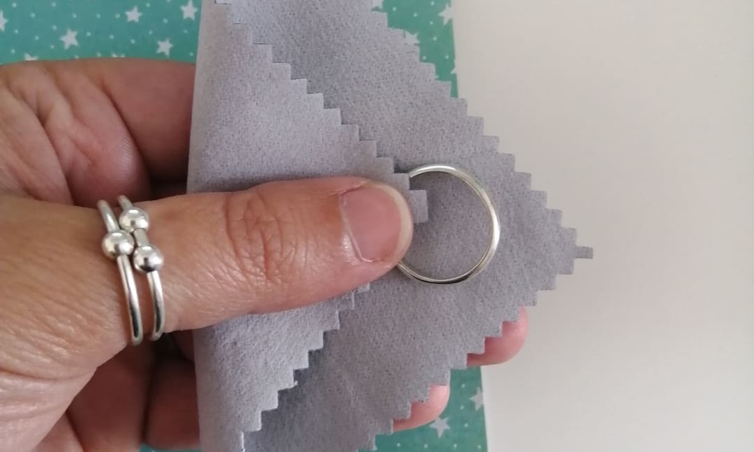 What's the best way to polish silver jewellery?